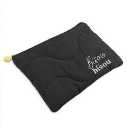 Pochette matelassée brodée noir “bisou bisou”